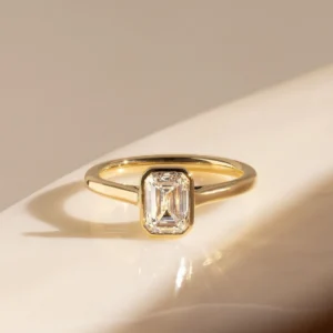 Minimalism Silver meets the quiet fire of a perfectly cut moissanite A design that feels clean, bold, and endlessly sophisticated Made for those who shine without needing attention