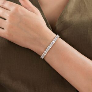 Signature Emerald Cut Diamond Line Bracelet in 14k Gold Precision Geometry, Timeless Brilliance, Elevated Fine Jewelry Design Gold Framed Linear Sparkle, Modern Minimalist Luxury Wrist Jewelry