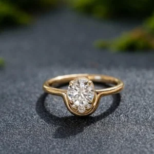 Center lock moissanite held in a compact silver build A piece that pushes bold shine with controlled precision Designed for a strong, no-nonsense aesthetic