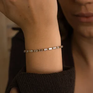 Sleekform 14K Gold Bracelet for Women with Refined Crystal Placement Clean Silhouette A Polished Wrist Essential for Modern Wardrobe Pairing