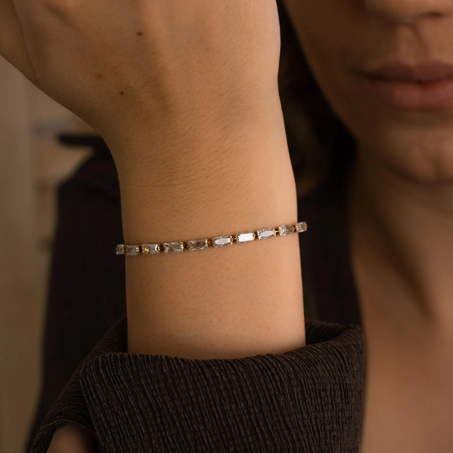Sleekform 14K Gold Bracelet for Women with Refined Crystal Placement Clean Silhouette A Polished Wrist Essential for Modern Wardrobe Pairing