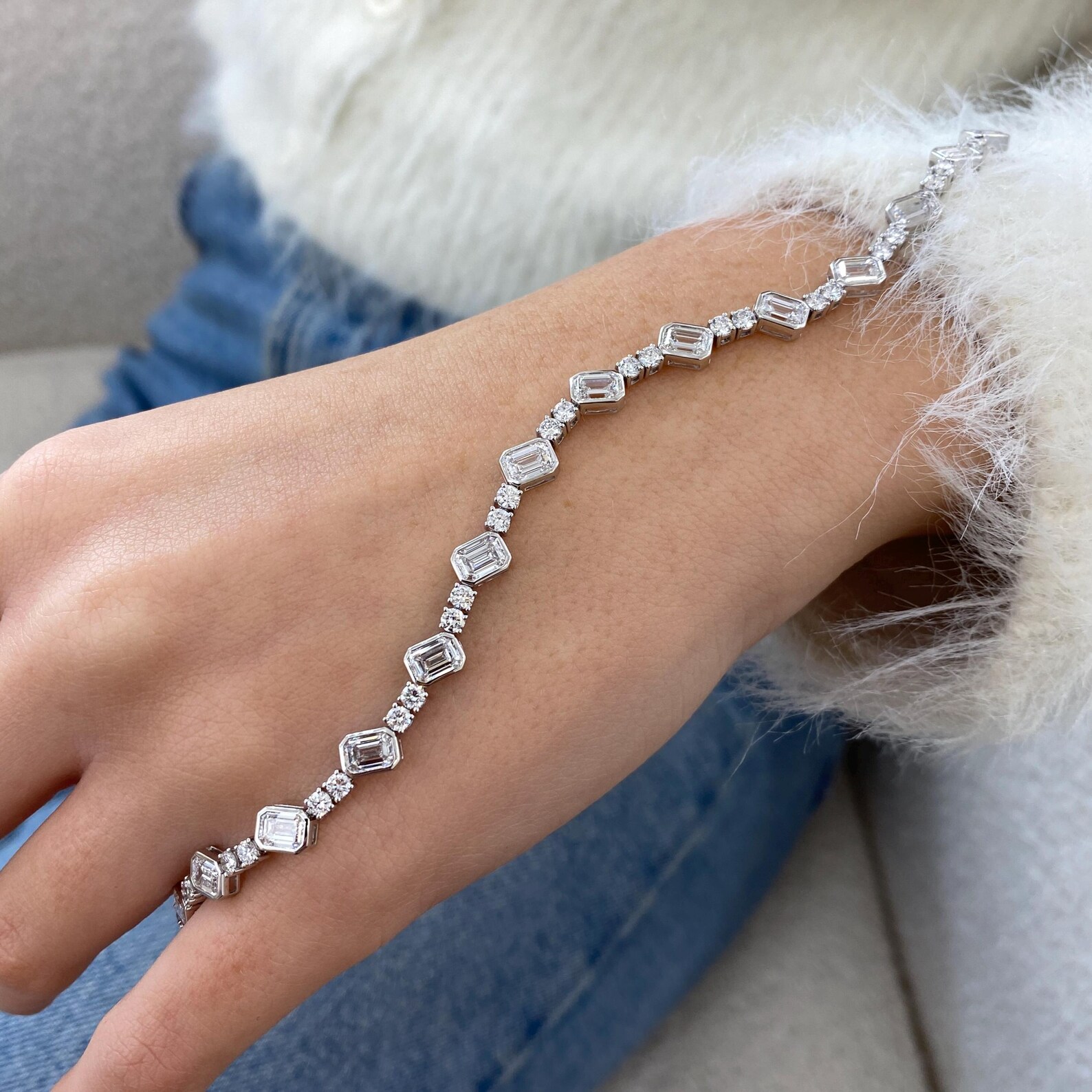 Crystal Segments Structured Design A Refined Wrist Statement Balancing Precision, Light, and Modern Elegance Facet 14K Gold Bracelet for Women with Sculpted Emerald Cut - Image 3