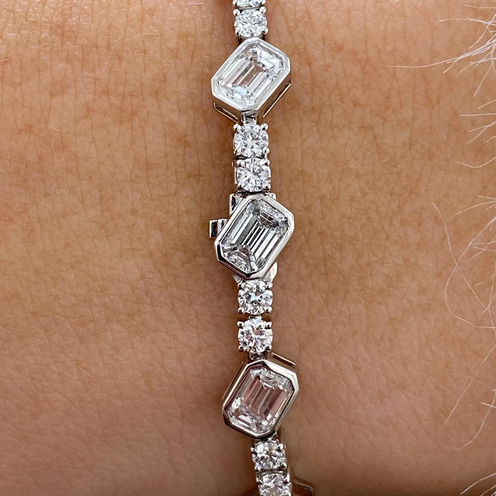 Crystal Segments Structured Design A Refined Wrist Statement Balancing Precision, Light, and Modern Elegance Facet 14K Gold Bracelet for Women with Sculpted Emerald Cut - Image 4