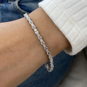 Edge 14K Gold Linear Crystal Bracelet for Women with Clean Cut Spark Detail A Contemporary Wrist Essential for Elevated Street and Occasion Wear