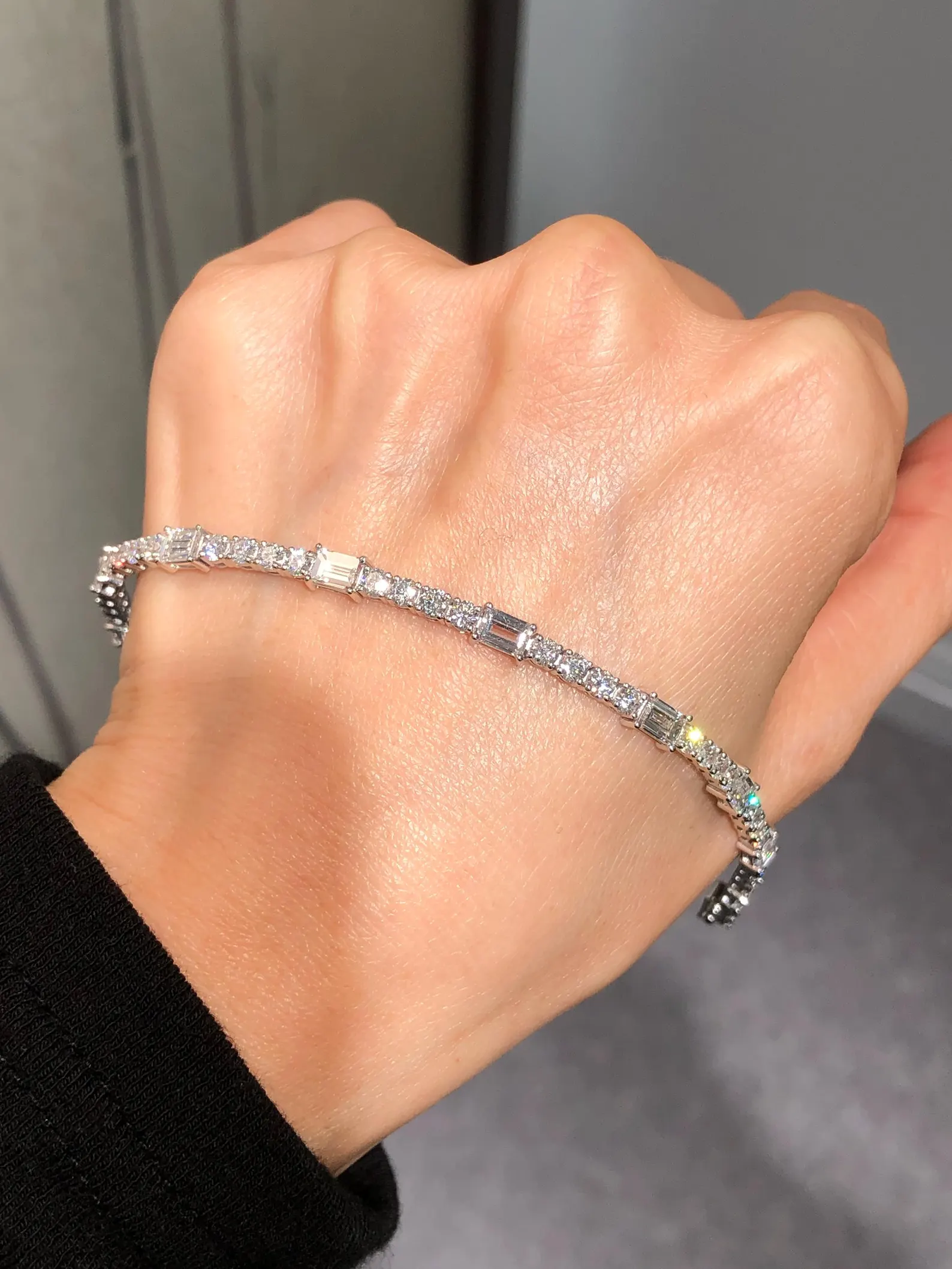 Pulse 14K Gold Bracelet for Women with Continuous Crystal Rhythm in a Sleek Chain Design A Contemporary Wrist Essential for Refined Everyday Expression - Image 4