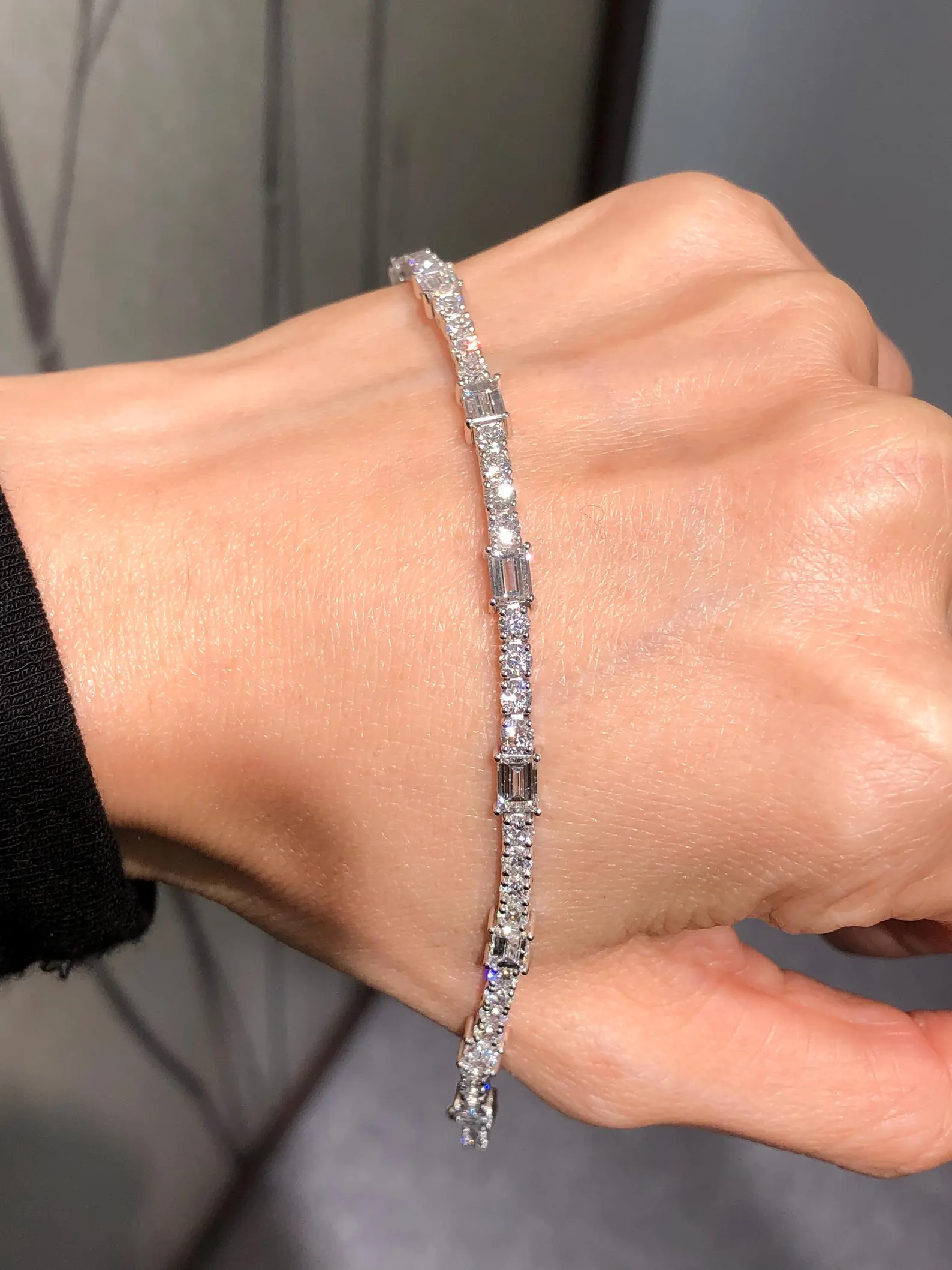 Pulse 14K Gold Bracelet for Women with Continuous Crystal Rhythm in a Sleek Chain Design A Contemporary Wrist Essential for Refined Everyday Expression - Image 5
