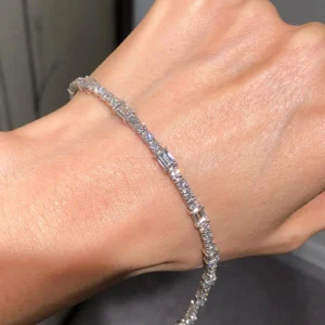 Pulse 14K Gold Bracelet for Women with Continuous Crystal Rhythm in a Sleek Chain Design A Contemporary Wrist Essential for Refined Everyday Expression
