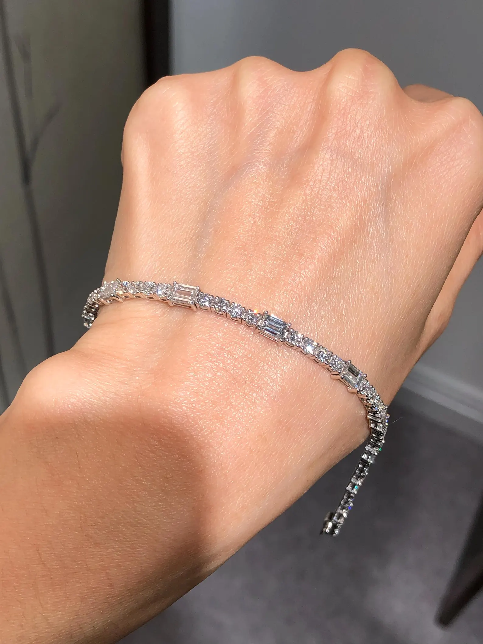 Pulse 14K Gold Bracelet for Women with Continuous Crystal Rhythm in a Sleek Chain Design A Contemporary Wrist Essential for Refined Everyday Expression - Image 6