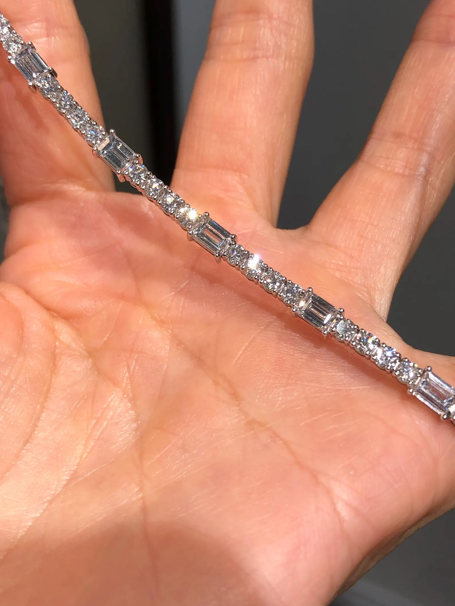Pulse 14K Gold Bracelet for Women with Continuous Crystal Rhythm in a Sleek Chain Design A Contemporary Wrist Essential for Refined Everyday Expression - Image 7