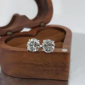 Gleaming 14K Gold Round Diamond Earrings for Women Crisp Brilliant Stones Fine Jewelry Studs for Daily Elegance Classic Prong Stud Design Fine Jewelry for Daily Shine