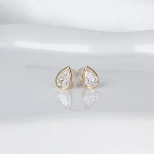 Dainty Pear Shaped Diamond Stud Earrings in 14k Yellow Gold, Elegant Bezel Set Teardrop Solitaire Design, Minimalist Modern Style with Soft Sparkle, Timeless Everyday Fine Jewelry Gift for Women